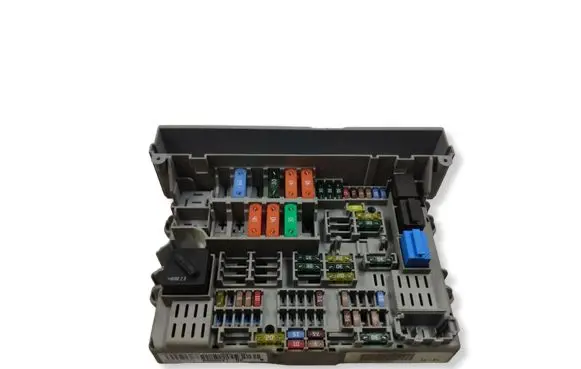 BMW 3 E90 E91 Fuse module 6906621
