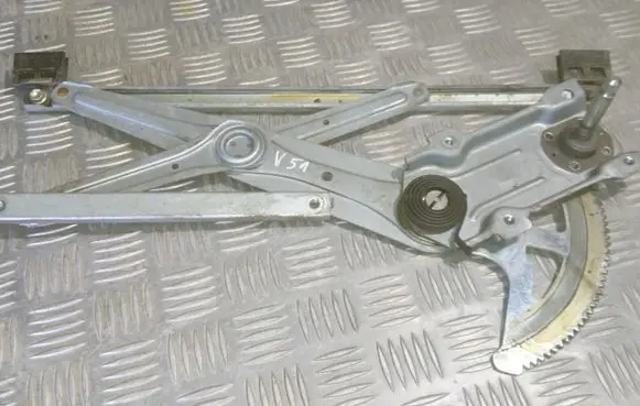 Rear door manual window regulator