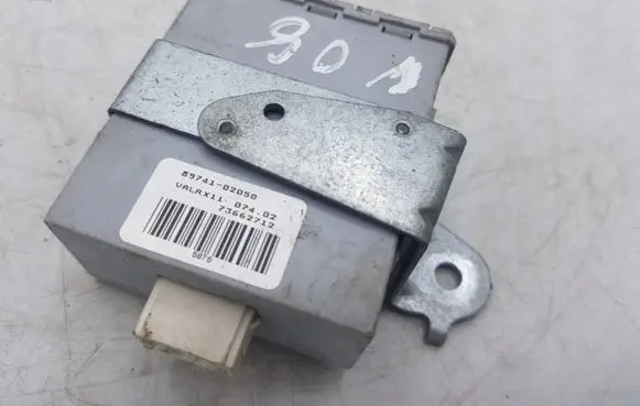 Toyota Corolla E120 E130 Door central lock control unit/module 8974102050