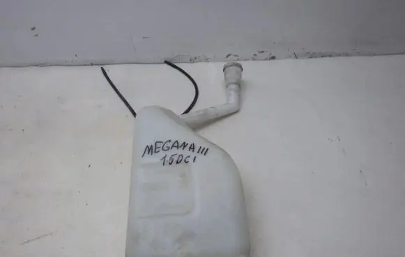 Renault Megane III Windshield washer fluid reservoir/tank