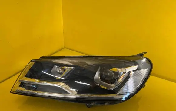 Volkswagen Touareg II Headlight/headlamp 7P1941031