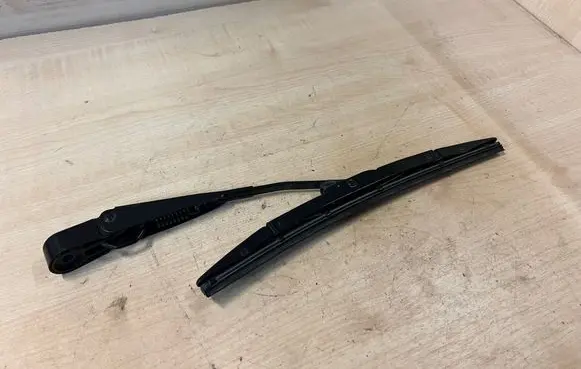 Honda CR-V Rear wiper blade arm