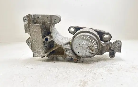 Nissan Qashqai Engine mount bracket