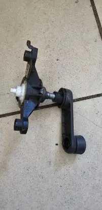 Renault Laguna III Rear door manual window regulator 827210001R