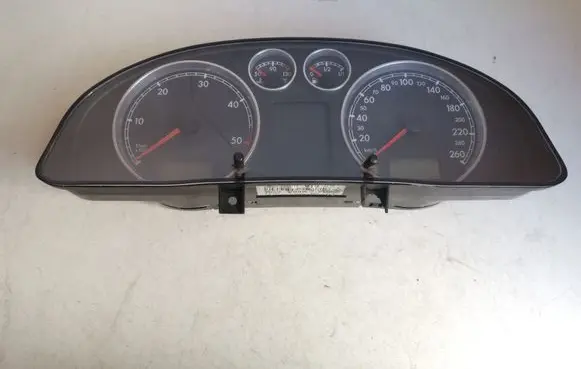 Volkswagen PASSAT B5.5 Speedometer (instrument cluster) 3B0920805A