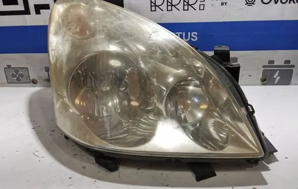 Toyota Corolla Verso AR10 Headlight/headlamp