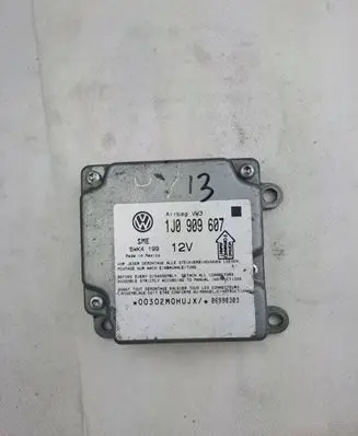 Volkswagen PASSAT B5 Airbag control unit/module 1J0909607 5WK4199 06990303