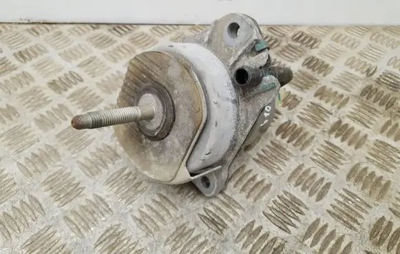Engine mount bracket
