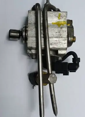 Volkswagen Golf V Fuel injection high pressure pump 03C127025L 0261520024
