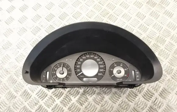 Mercedes-Benz E W211 Speedometer (instrument cluster) A2115406048 110080351005
