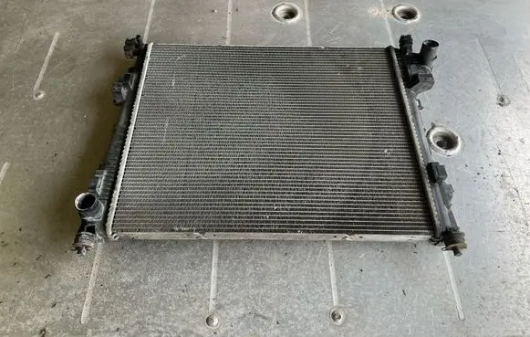 Opel Vivaro Coolant radiator 8200411166