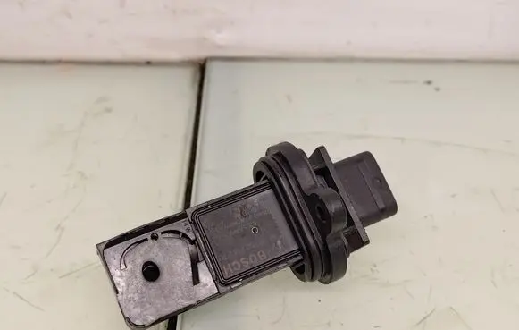 BMW 5 F10 F11 Mass air flow meter 7566990 13627566990 13627537488