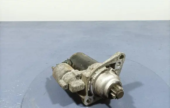 Volkswagen PASSAT B6 Starter motor 02Z911023B