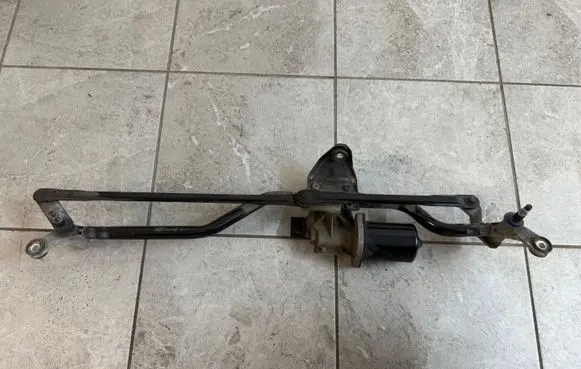 Volkswagen Amarok Front wiper linkage and motor 7E1955113D