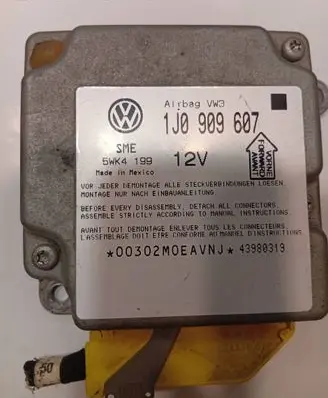 Volkswagen PASSAT B5 Airbag control unit/module 1J0909607 43980319 5WK4199