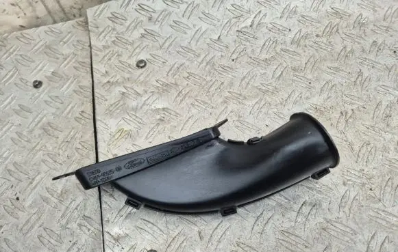 Ford Focus Air intake duct part CV619E635BB 1083806S02