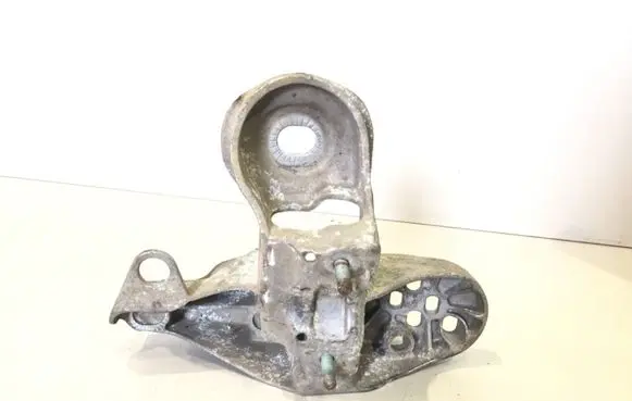 Audi A4 S4 B6 8E 8H Engine mounting bracket 8E0199351