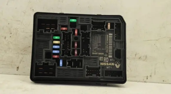 Dacia Sandero III Fuse module 284B71965R