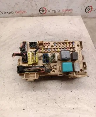 Toyota Avensis T250 Fuse module 82641CA030F 4000669589 06032010512502