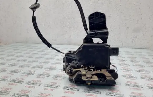 Volkswagen PASSAT B5 Front door lock