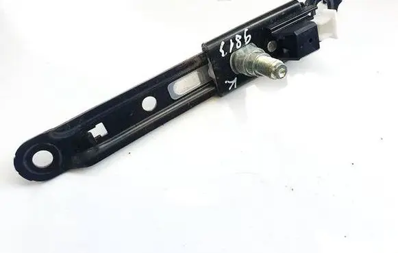 Toyota Avensis T270 Seat belt adjustment rail e563001