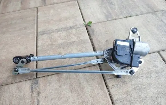Ford Focus Front wiper linkage and motor JX7B-17500-AB