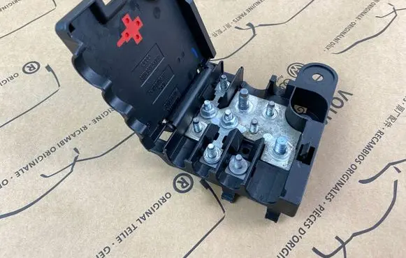 Audi A4 S4 B8 8K Relay mounting block 8K0937517BSnTAuto