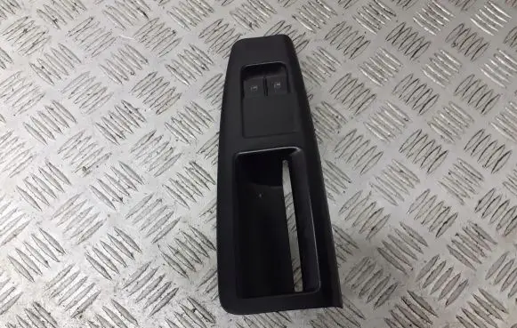 Volkswagen Polo IV 9N3 Front door window switch trim 6Q1867171
