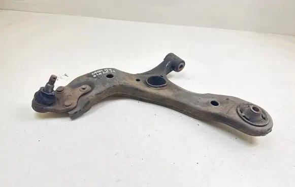 Toyota Avensis T270 Front lower control arm/wishbone