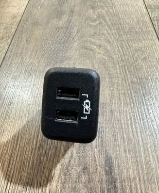 Opel Insignia B USB socket connector 13598459 00001005183 VWT40018004860C