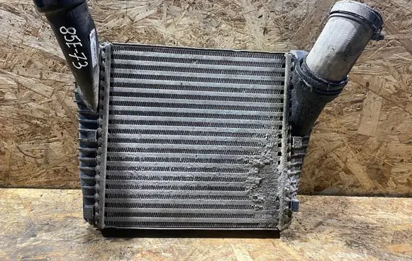 Audi Q7 4L Intercooler radiator 7L6145803D