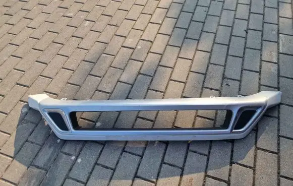 Front bumper lip