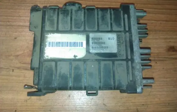 Volkswagen PASSAT B3 Engine control unit/module 0261200261 443907311b
