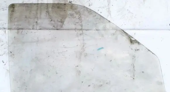 Nissan Serena Front door window glass four-door