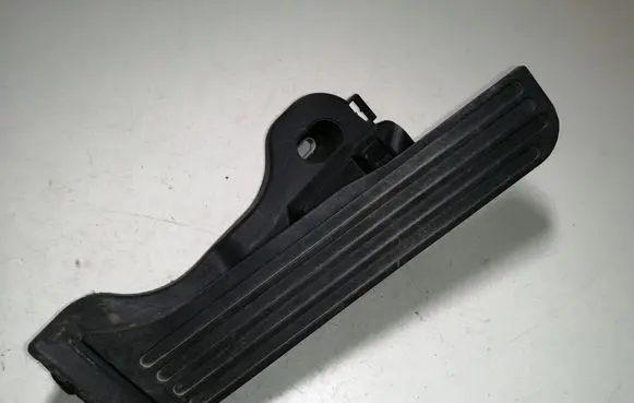 Volkswagen Golf V Accelerator throttle pedal 1K1721503P