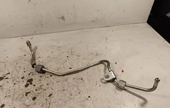 Nissan X-Trail T32 Fuel injector supply line/pipe 