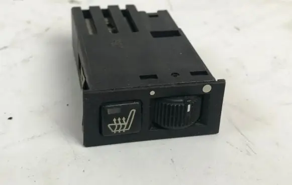 BMW 5 E39 Seat heating switch 8352259 61318352259 03055000