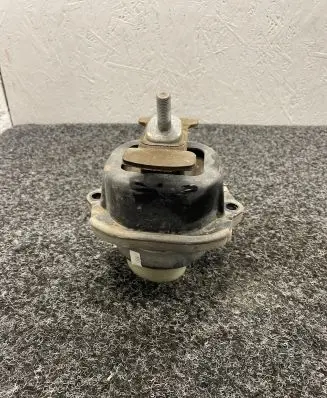 BMW X5 F15 Engine mount bracket 6864336