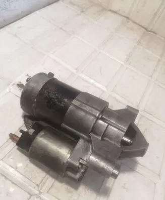 Peugeot 607 Starter motor M000T85381