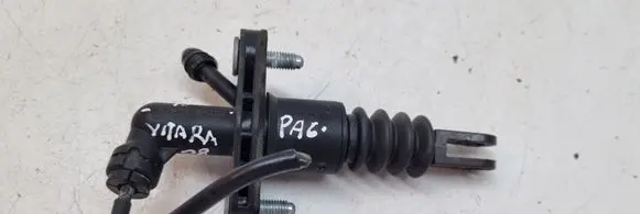 Suzuki Grand Vitara II Clutch master cylinder 2381064J00