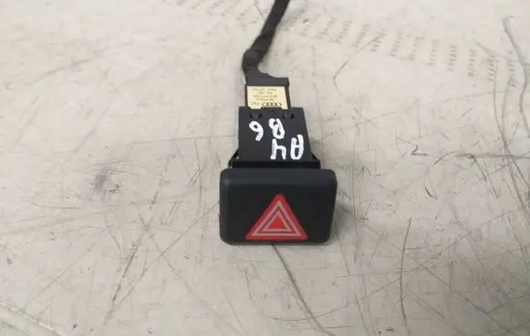 Audi A4 S4 B6 8E 8H Hazard light switch 8E0941509