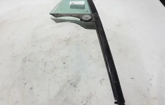BMW 5 GT F07 Rear vent window glass 7197886