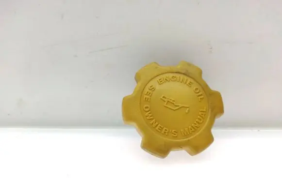 Subaru Legacy Oil filler cap 