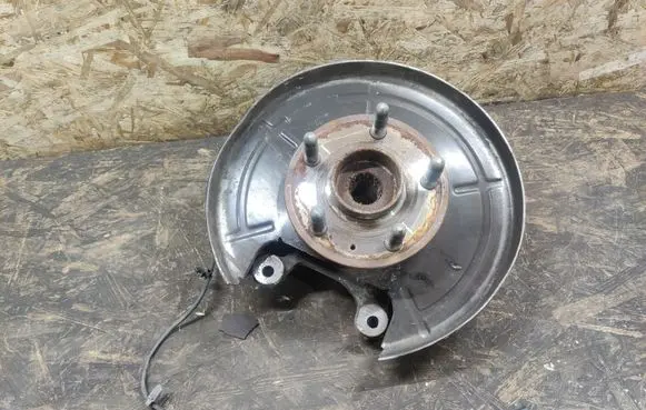 Rear wheel hub spindle/knuckle