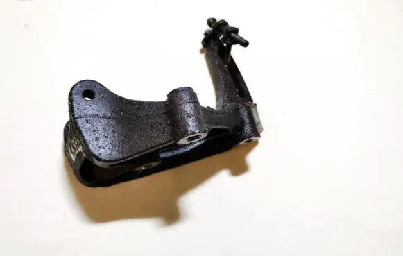 Honda Accord Engine mounting bracket 050100