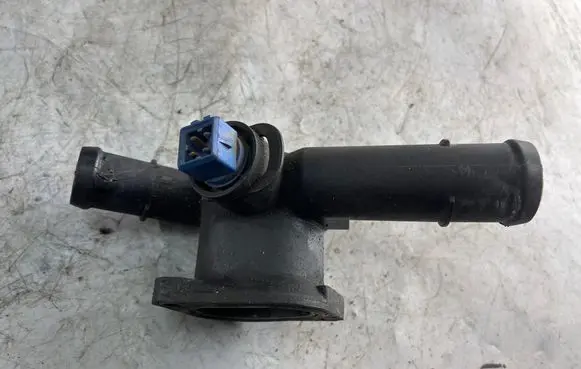 Volkswagen Golf IV Engine coolant pipe/hose 06a121133d