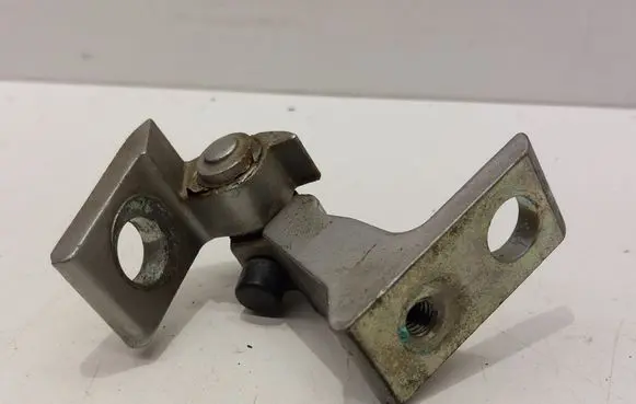 Volkswagen PASSAT B8 Front door upper hinge 8X0831403E
