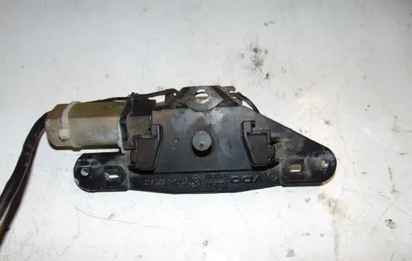 BMW 5 E39 Tailgate/trunk/boot lock/catch/latch 8362371