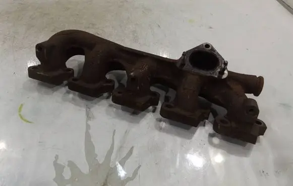 Volvo XC90 Exhaust manifold 30731980