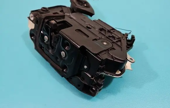 Volkswagen Polo V 6R Rear door lock 5K4839015F IMPRK1514553